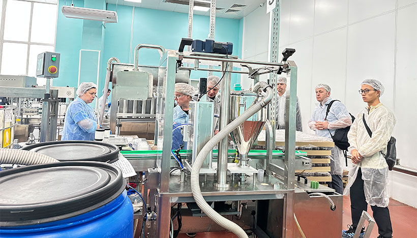 Linha de embalagem de enchimento de garrafas l&iacute;quidas e linha de embalagem